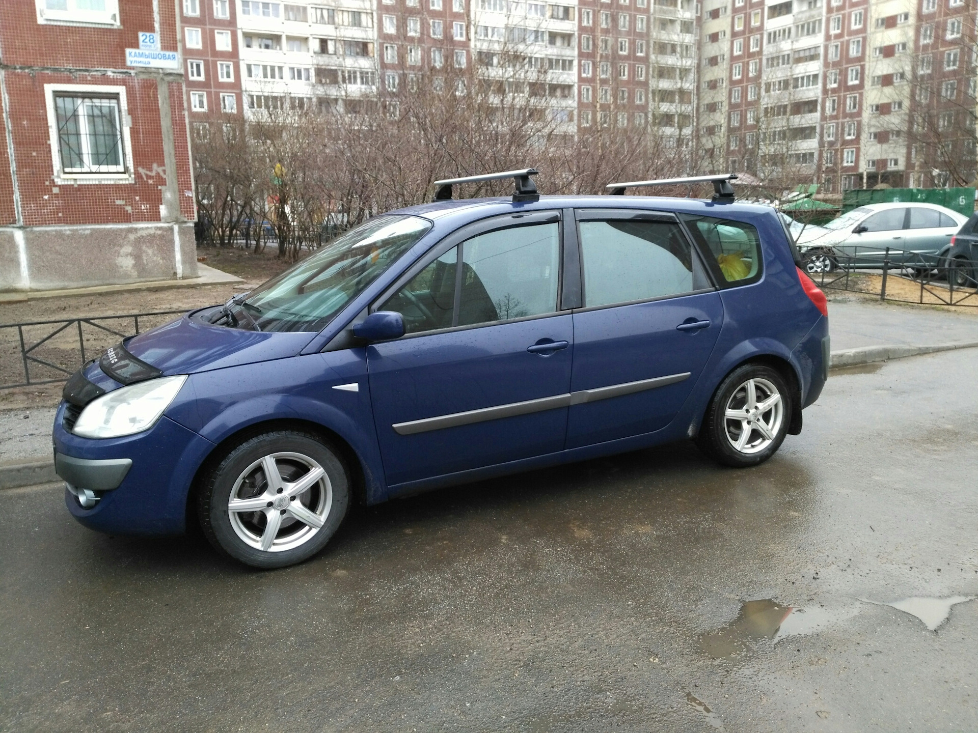 Рено гранд сценик 2. Grand Scenic 2. Renault Scenic 2 диски. Рено Сценик 2 на 17 колесах. Гранд Сценик Рено 2 на дисках.