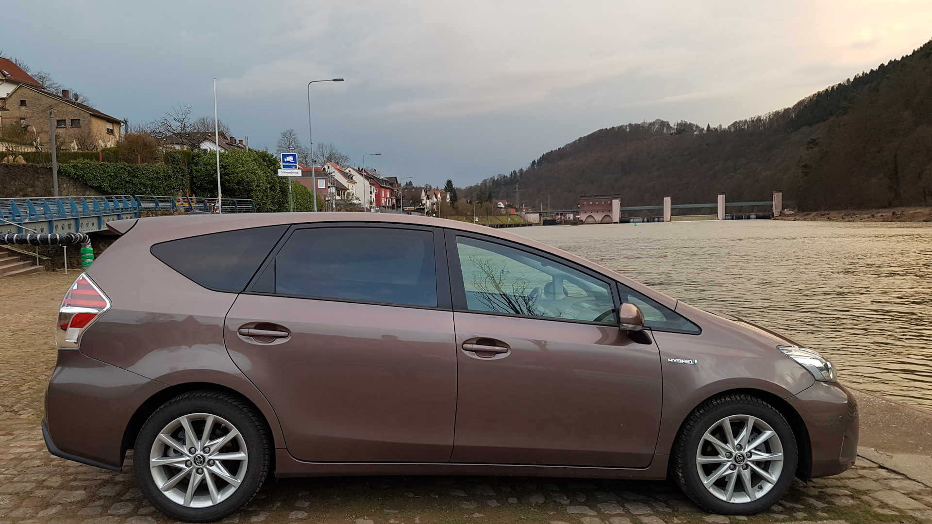 Toyota Prius V 1.8 гибридный 2015 | Plus. Мистер Браун на DRIVE2