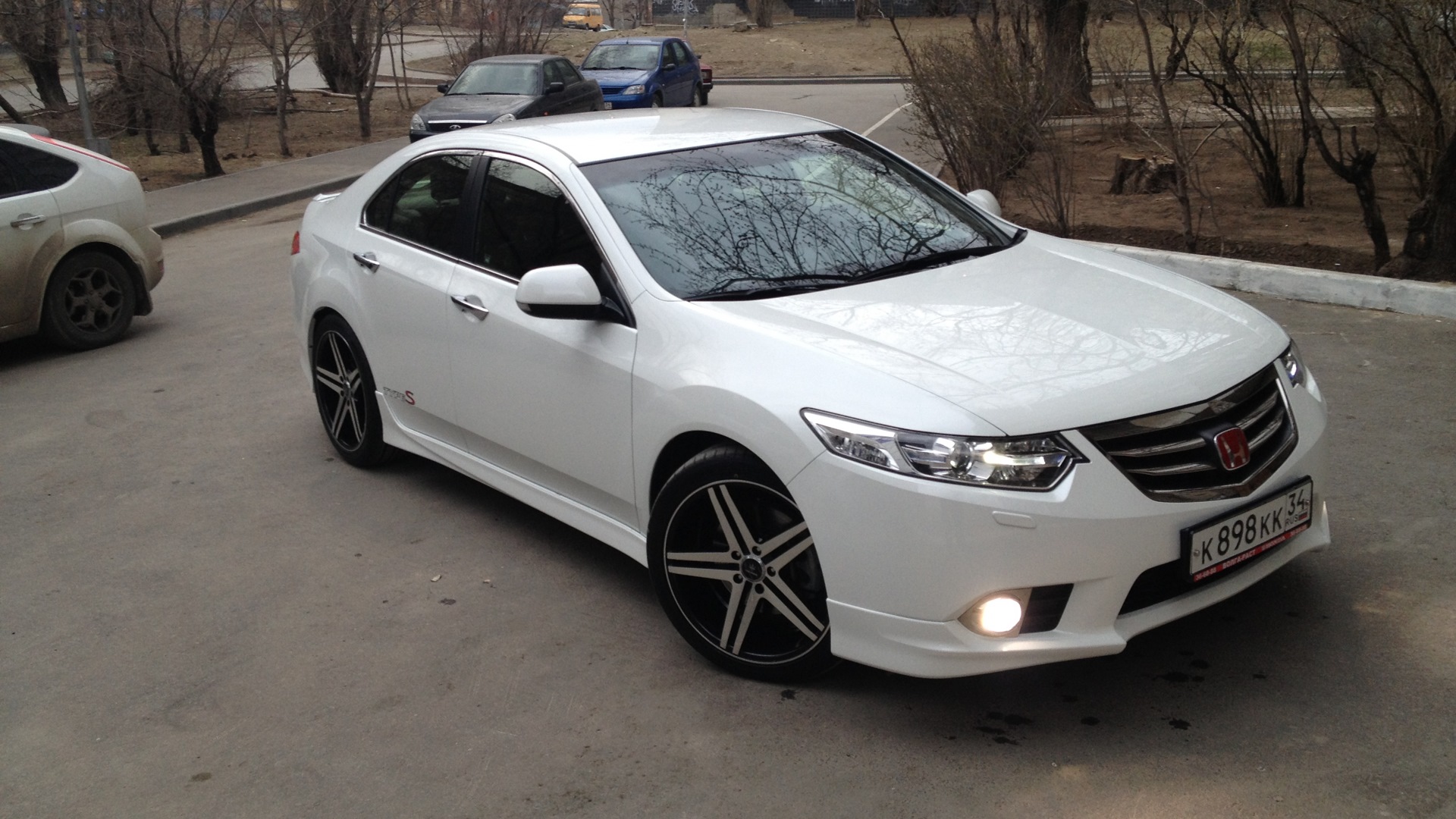 Honda Accord (8G) 2.4 бензиновый 2012 | белый перламутр на DRIVE2