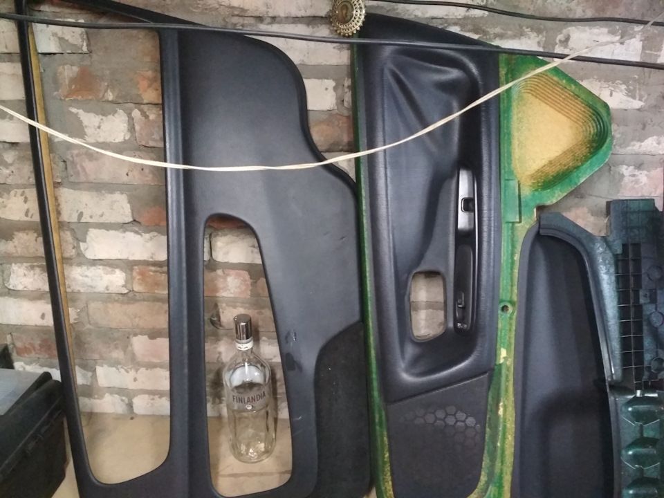 карта пассажирской двери — Volvo V70 I