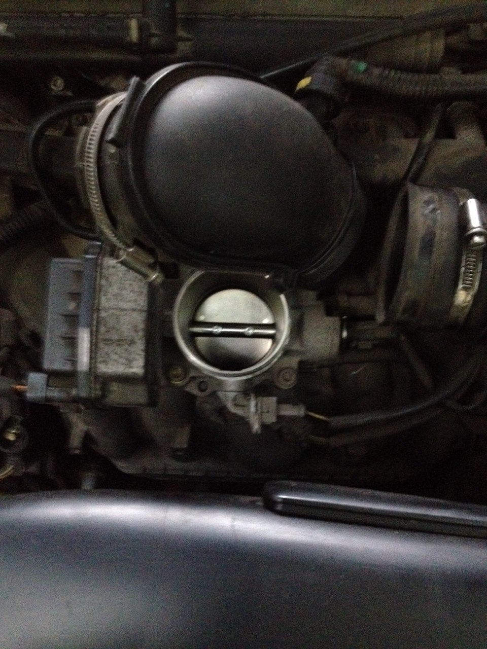 Чистка дроссельной заслонки — Peugeot 407, 2 л, 2005 года | своими ...