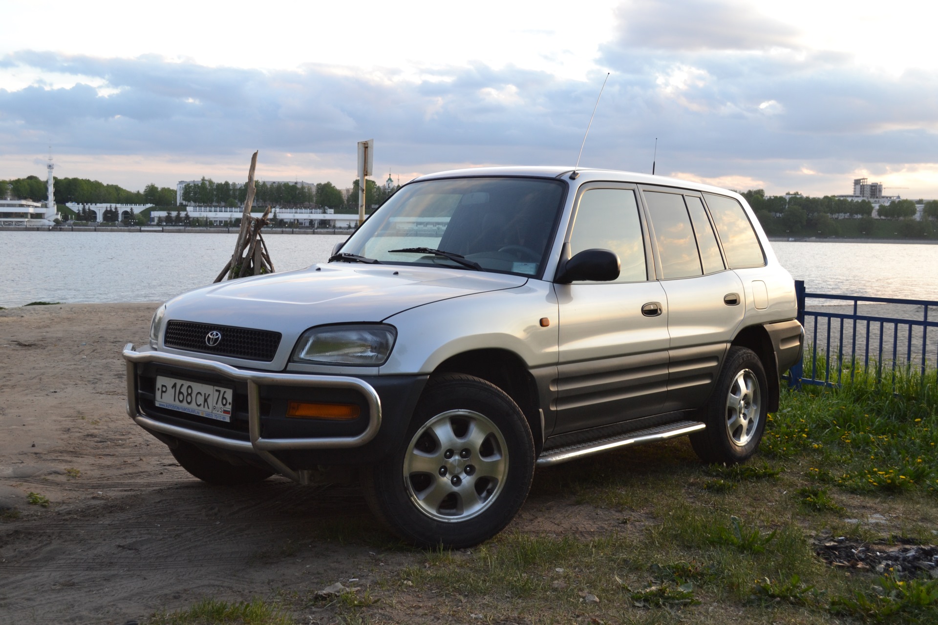 Рав 4 1994 2000. Toyota rav4 1996. Рав 4 1996. Toyota RAV 1996. Тойота рав 4 1996 года.