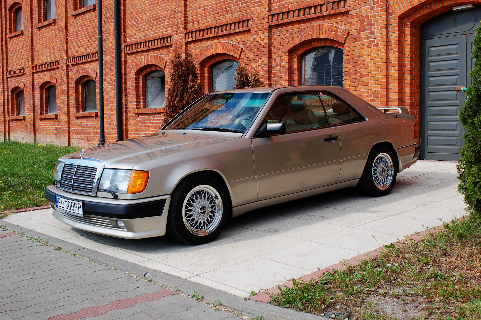 W124 coupe. Mercedes Benz w124 Coupe Hammer. Mercedes 300ce. Мерседес w124 300ce купе. Mercedes w124 Coupe.