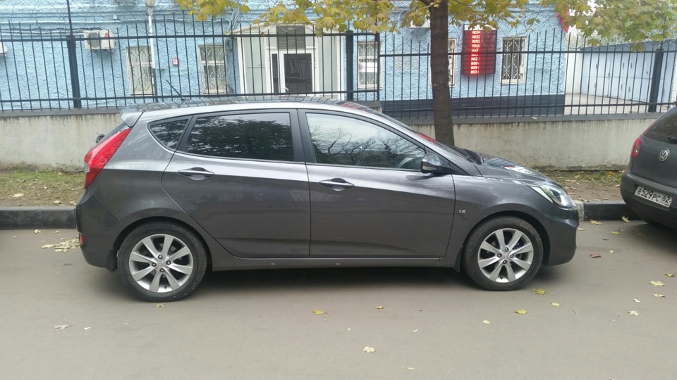 Что то фото hyundai solaris 2014 год хэтчбек коричневого цвета