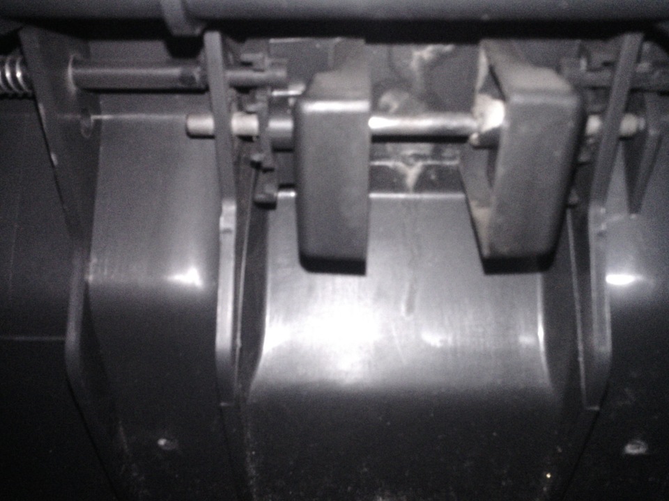 Починка замка бардачка — Lada 21102, 1,5 л, 2001 года | своими руками ...