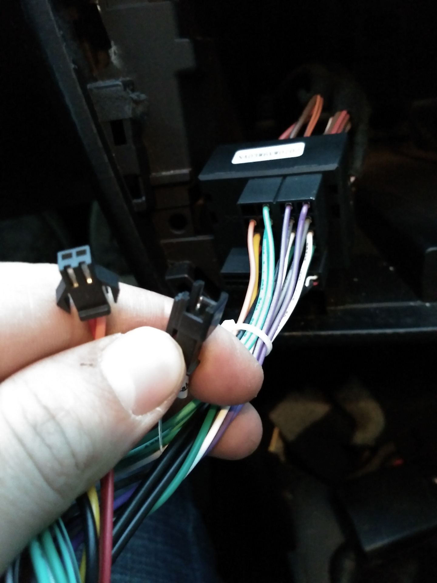 Замена магнитолы на CRS 710 — SEAT Toledo (3G), 1,6 л, 2008 года ...