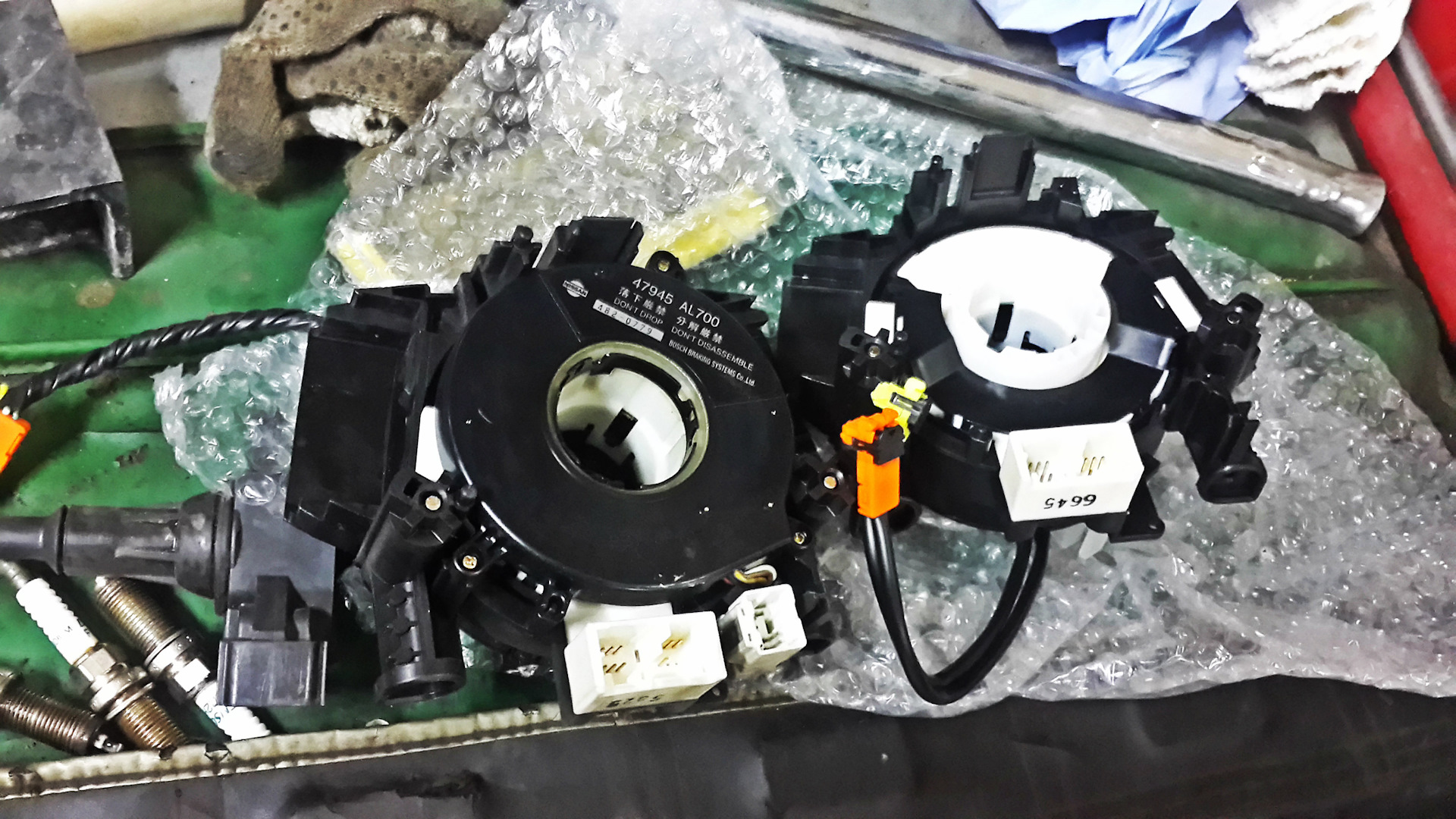 Шлейф подрулевого блока. Подрулевой шлейф 5q0953569b. Подрулевой шлейф пассат б6. Шлейф подрулевого блока. Подрулевой шлейф фольксваген тигуан 1.