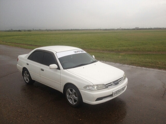 Toyota Carina 2000 белая тонированная