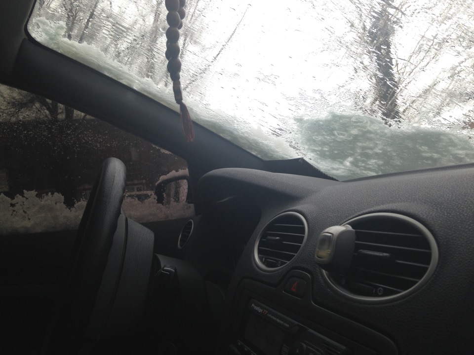 Дефлекторы в черный — Ford Focus Hatchback II, 1,4 л, 2006 года ...