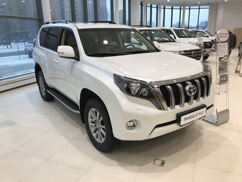 Ленд прадо с пробегом. Toyota Land Cruiser Prado 2017 белый.