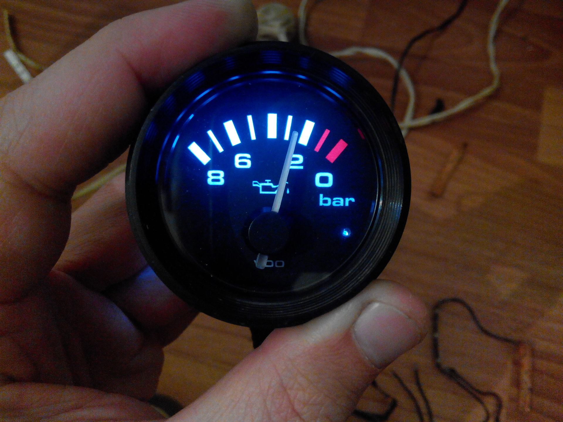 Сенсор прибора. Указатель температуры двигателя электронный 52 мм. Датчик вольтметр 52 мм. Датчик температуры жидкости с манометром энергонезависимый. Кипиа приборы для измерения.