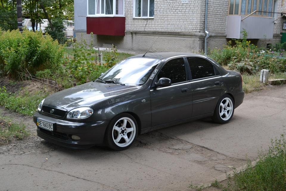 Chevrolet lanos с черными дисками