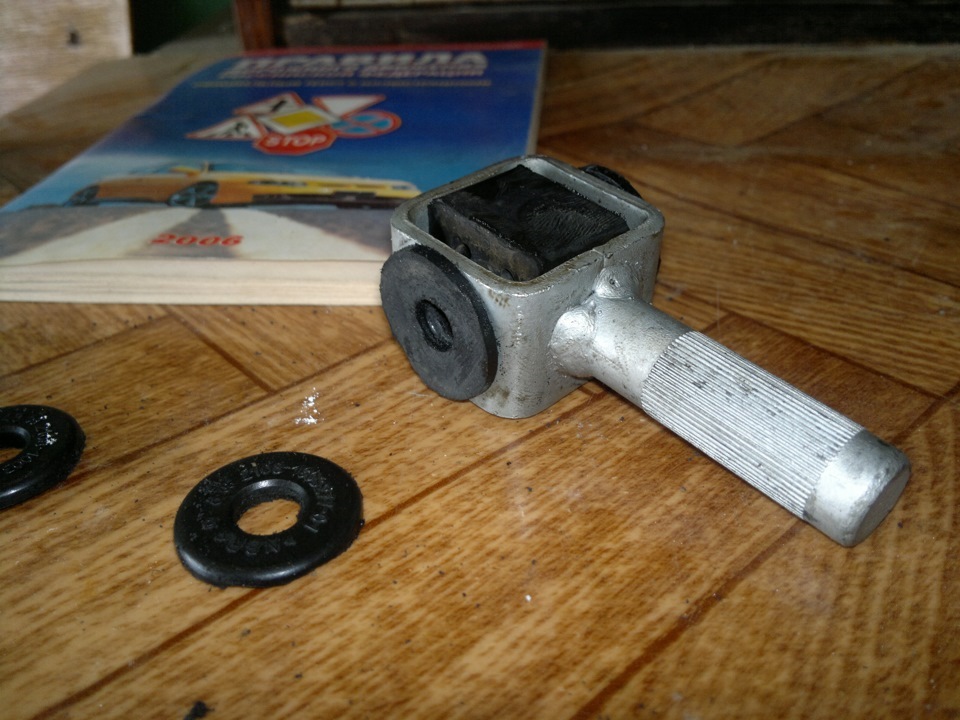 шарнир реактивной тяги кпп ваз 2110. шарнир реактивной тяги. шарнир реактивной тяги. шарнир реактивной тяги. тюнинговый шарнир реактивной тяги задний скорости на кпп приору.