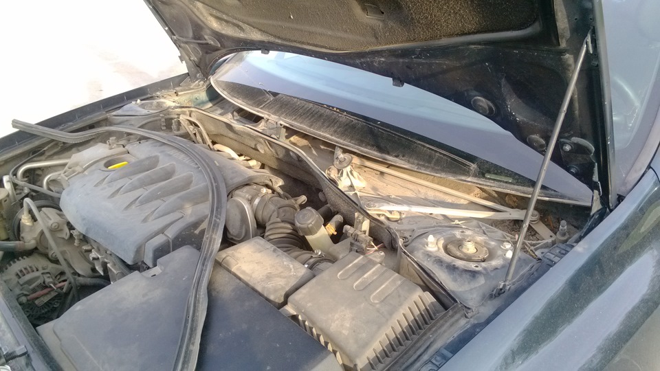 Снятие и чистка трапеции дворников — Renault Laguna II, 1,6 л., 2006 ...