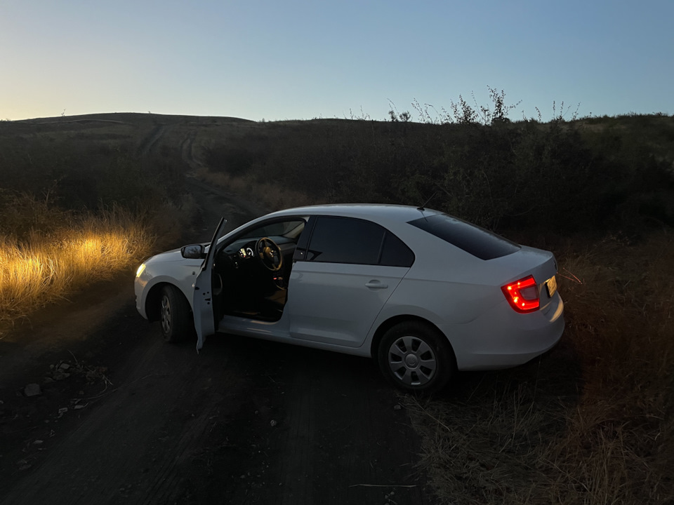 1:0 в пользу подъема — Skoda Rapid (1G), 1,6 л, 2016 года | покатушки ...