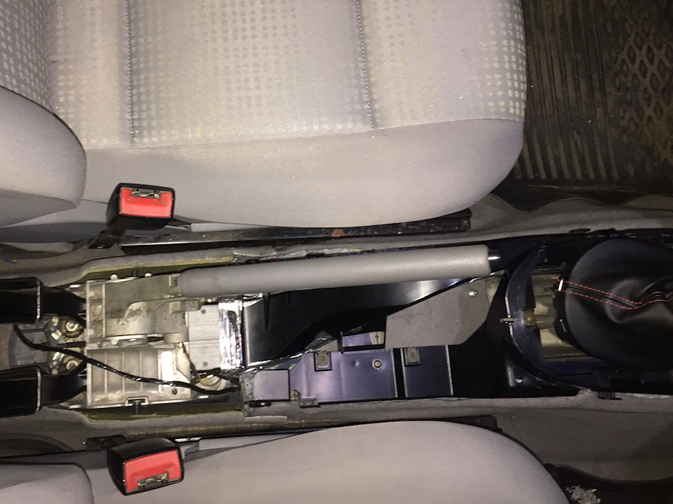 Как разобрать подлокотник на фольксваген туран Установка подлокотника - Volkswagen Caddy (3G), 1,6 л, 2006 года тюнинг DRIVE2