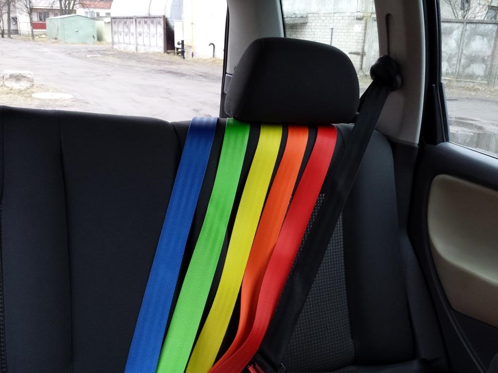 Цветные ремни безопасности. Цветные ремни безопасности для автомобиля ВАЗ 2101. Цветные ремни безопасности w210. Ремни безопасности 2114 цветные. Цветные ремни авто.