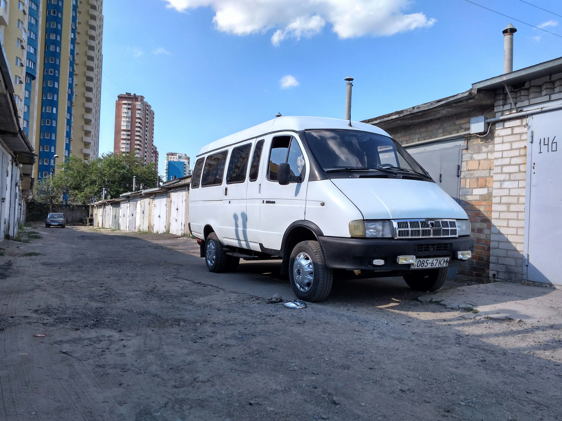 Старая газель. Пассажирская Газель 1994 года. Газель пассажирская м 812 ам 34. Газель пассажирская кварц. Колпаки на ГАЗ 3221.