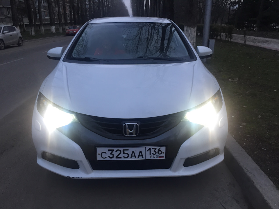 Хонда Цивик 5Д. Замена ламп передних противотуманных фар. Honda Civic 5D