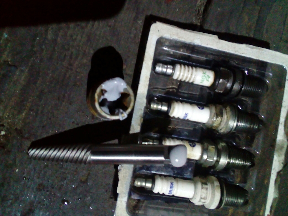 Обломилась свеча в головке(устранение) — Lada 21093i, 1,6 л, 2002 года ...