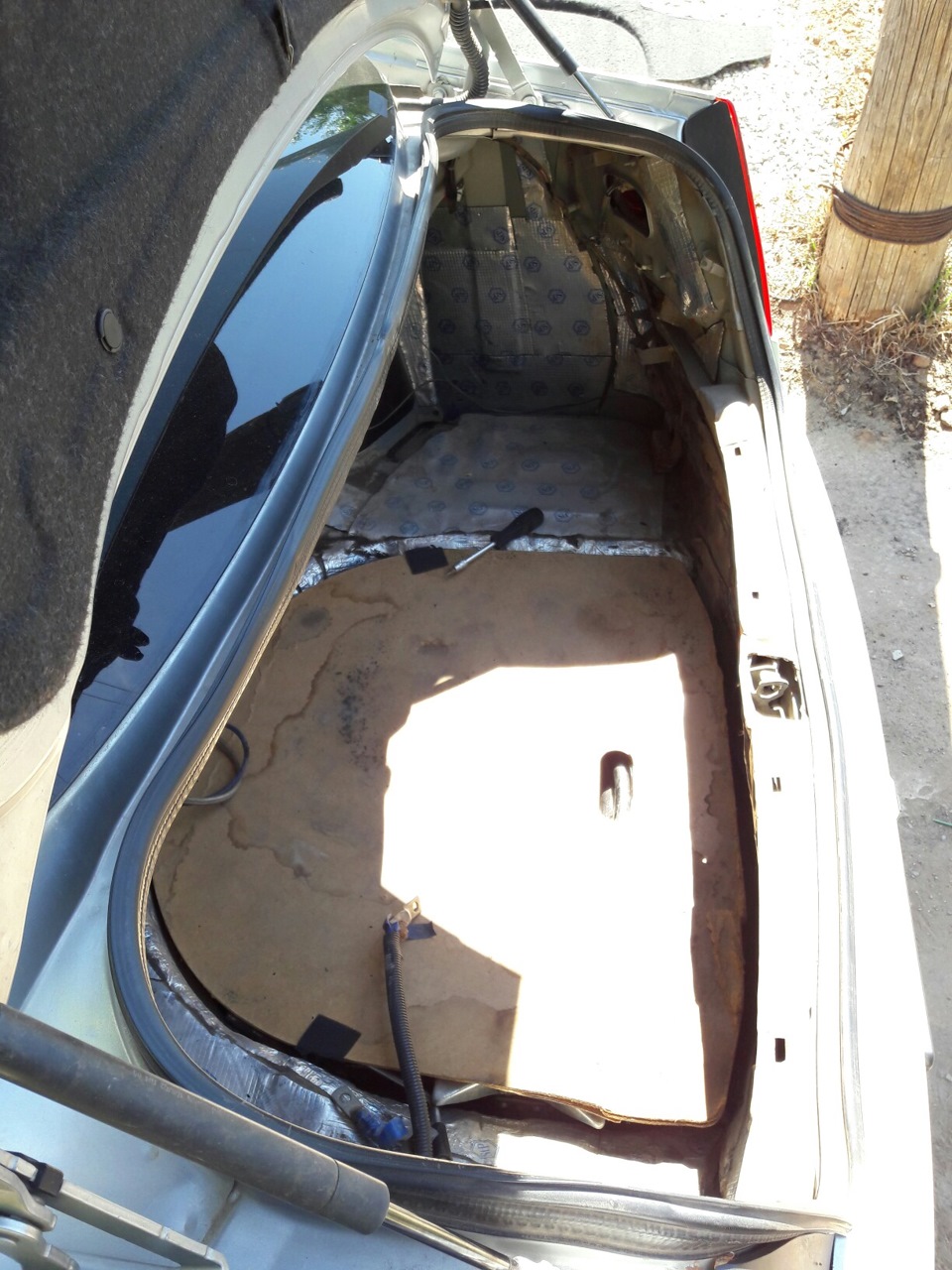 Решил почистить обшивку багажника — Nissan Skyline (V35), 2,5 л, 2003 ...