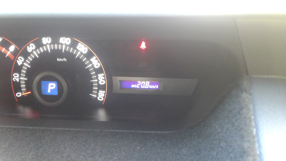 Расход как на Приусе — Toyota Voxy (2G), 2 л, 2010 года | наблюдение ...