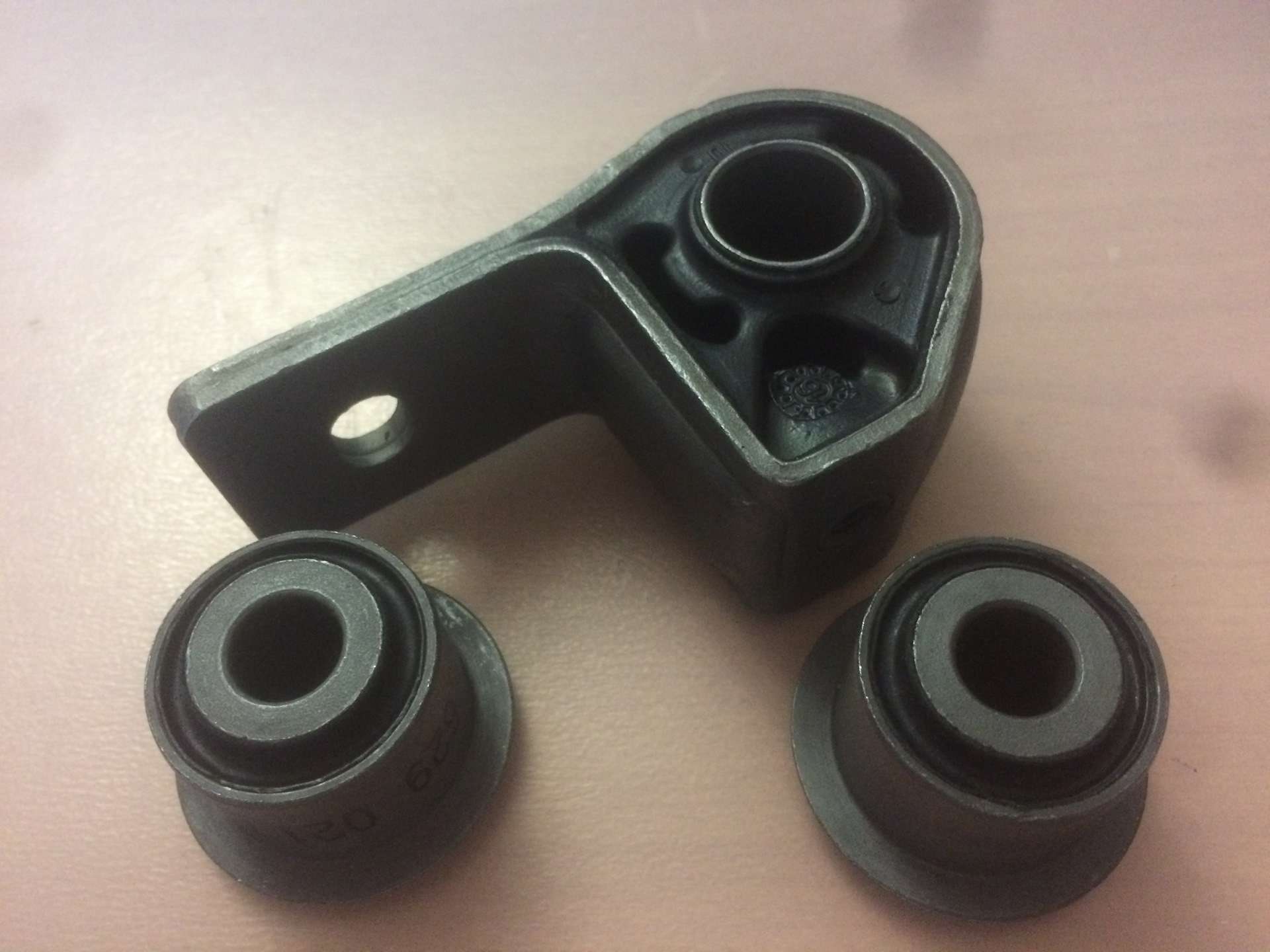 сайлентблоки переднего рычага ситроен с-3. сайлентблоки передних рычагов ситроен. сайлентблок переднего рычага ситроен с4. сайлентблоки рычага переднего ситроен с4 хэтчбек. сайлентблоки передних рычагов ситроен с4.