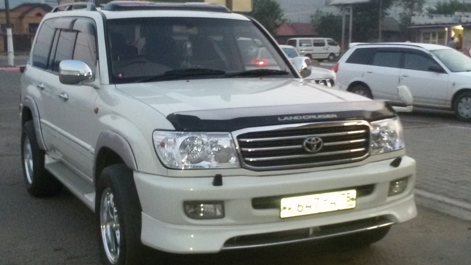 Тойота 100 2001. Land Cruiser 100 2001. Ленд Крузер 100 белый. Toyota Land Cruiser 100 White. Ленд Крузер 100 2001 год.