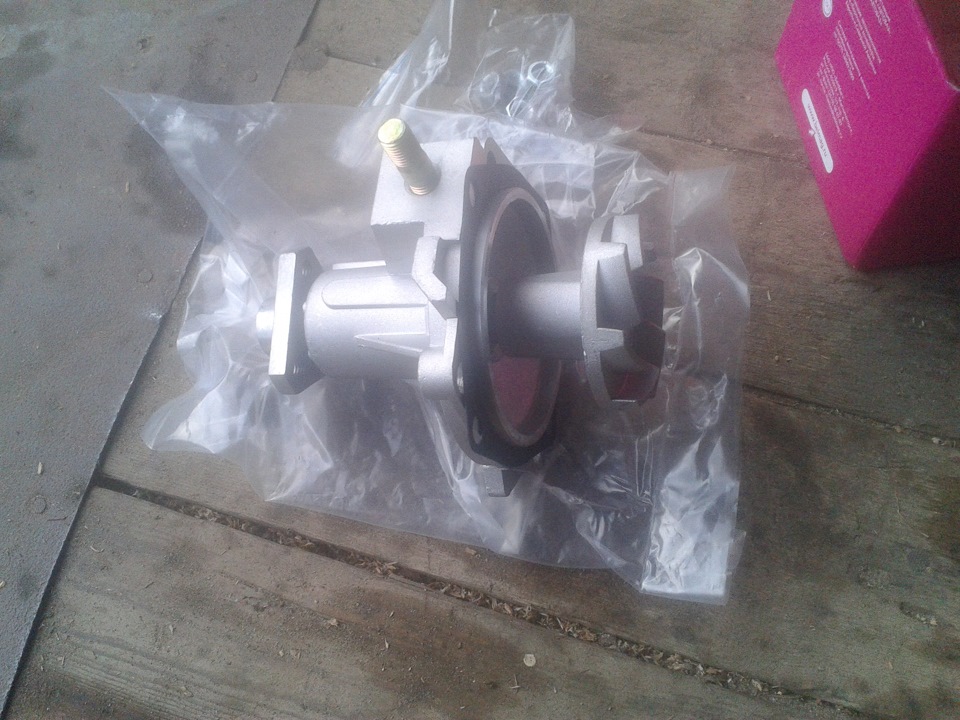 Замена помпы и рычага ручного тормоза — Lada 2106, 1,6 л, 2005 года ...