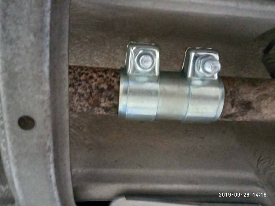 Двойной хомут глушителя сгнил. Отчет за 5т.км — Volkswagen Polo Mk5, 1 ...