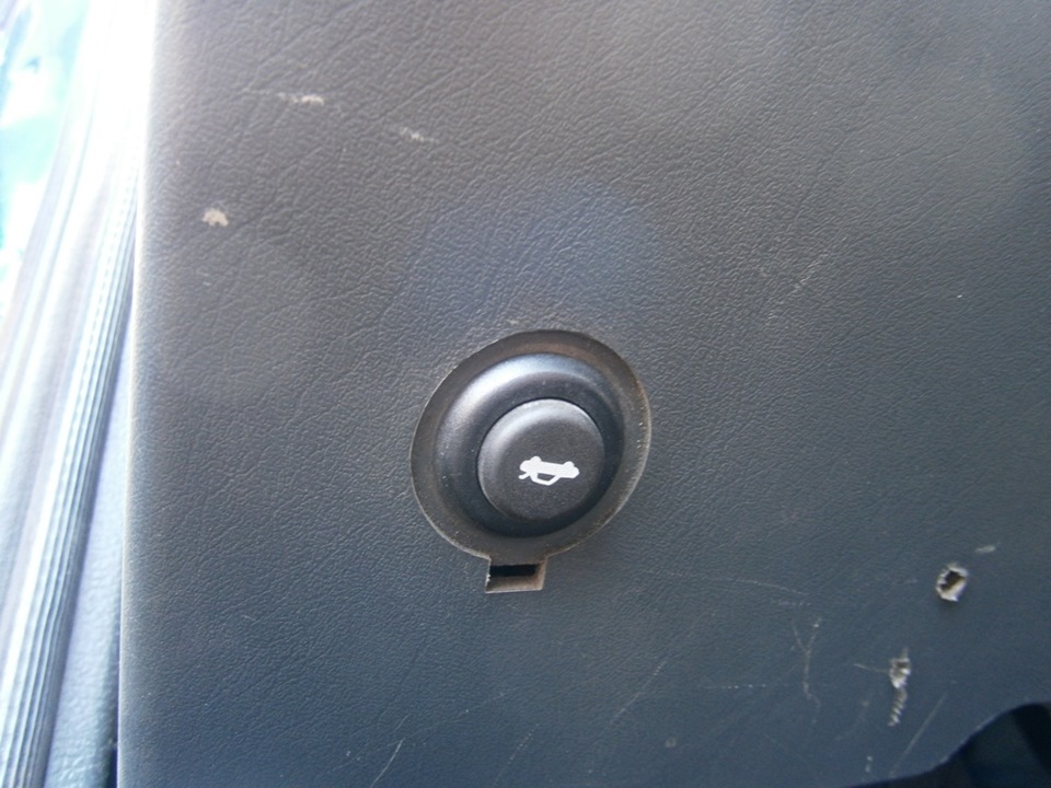 Кнопка багажника 2115