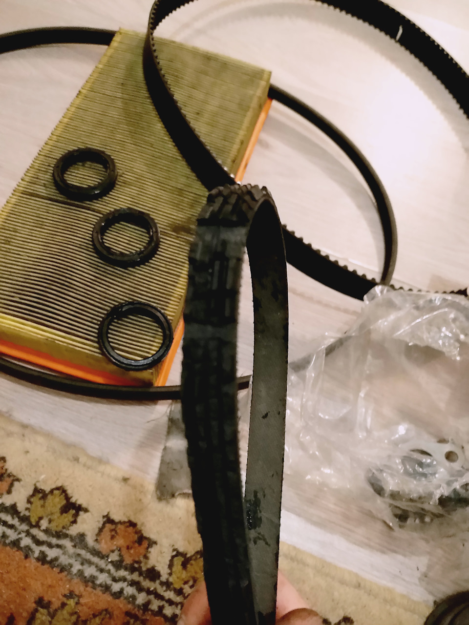 Ремень генератора просто в хлам, хорошо, что дотянул до ремонта — Mitsubishi Carisma