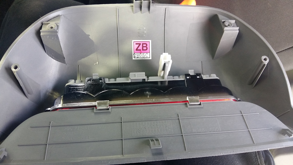 Замена ламп в дополнительном СТОП-сигнале — Chevrolet Lacetti Sedan, 1 ...