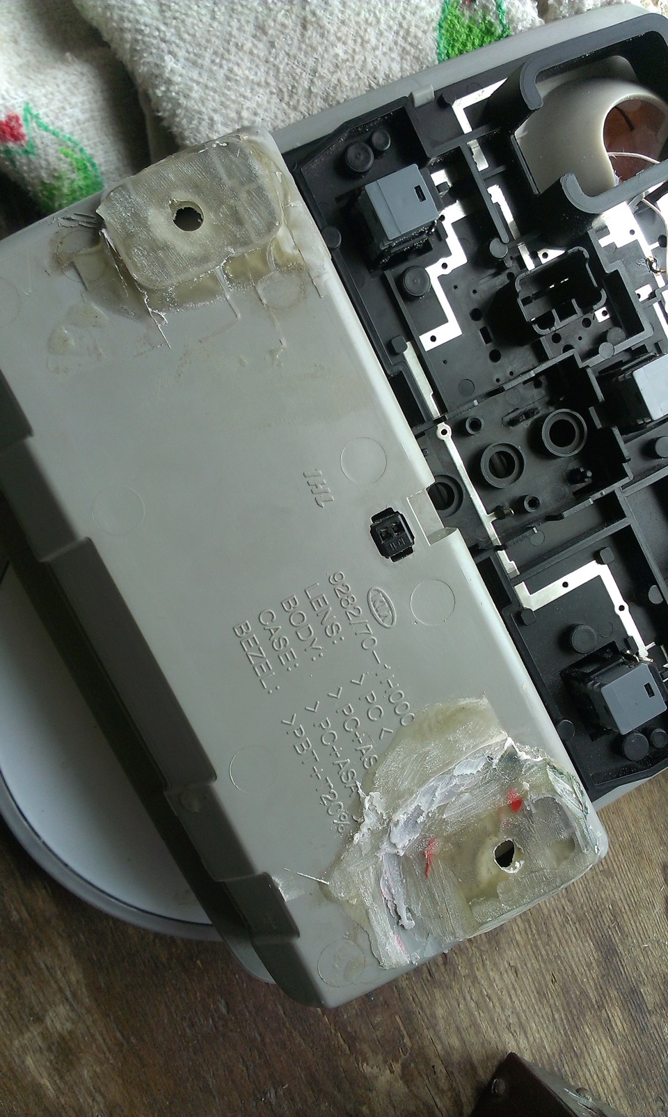 Смотрится страшновато, с салона не видно, крепко — KIA Ceed (1G)