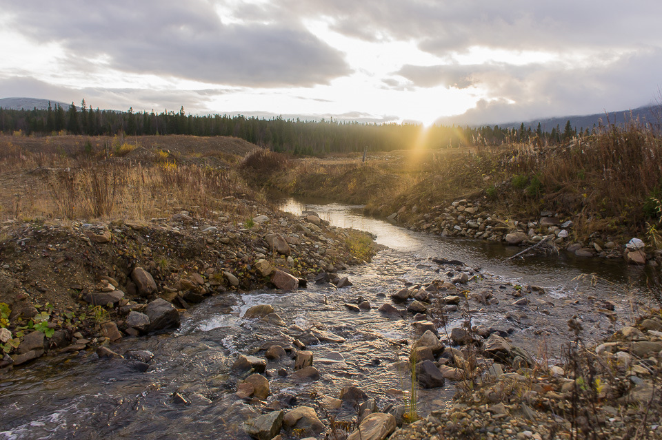 золотые прииски сибирёвский. машина в лесу. лагерь геологов тайга ссср. прииск тайги. таежные деревни забайкалья.