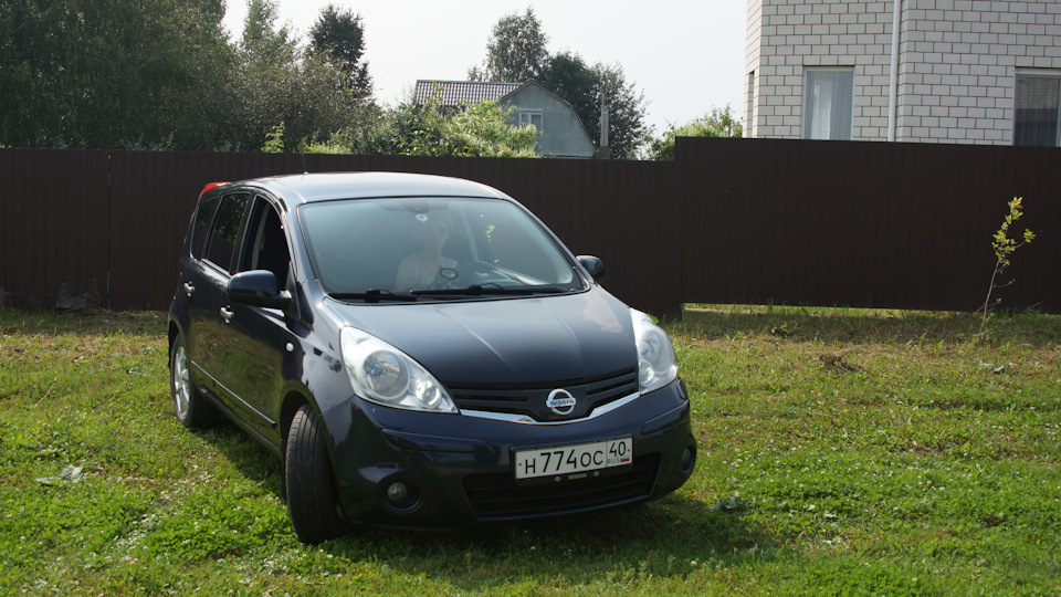 Nissan note автомат. Nissan Note 1.6 2010. Ниссан ноут 1.6. Nissan Note 1.6 2008. Ниссан ноут 2008г.