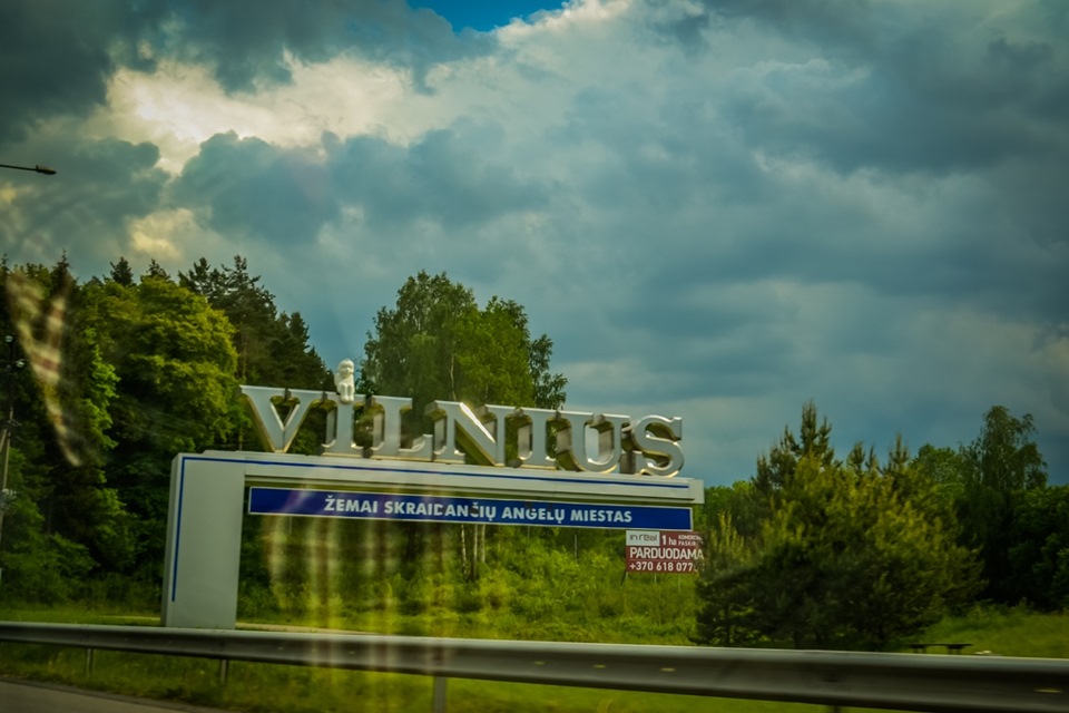 Добро пожаловать — Mercedes-Benz 190 (W201). Запчасти на фото: 618077