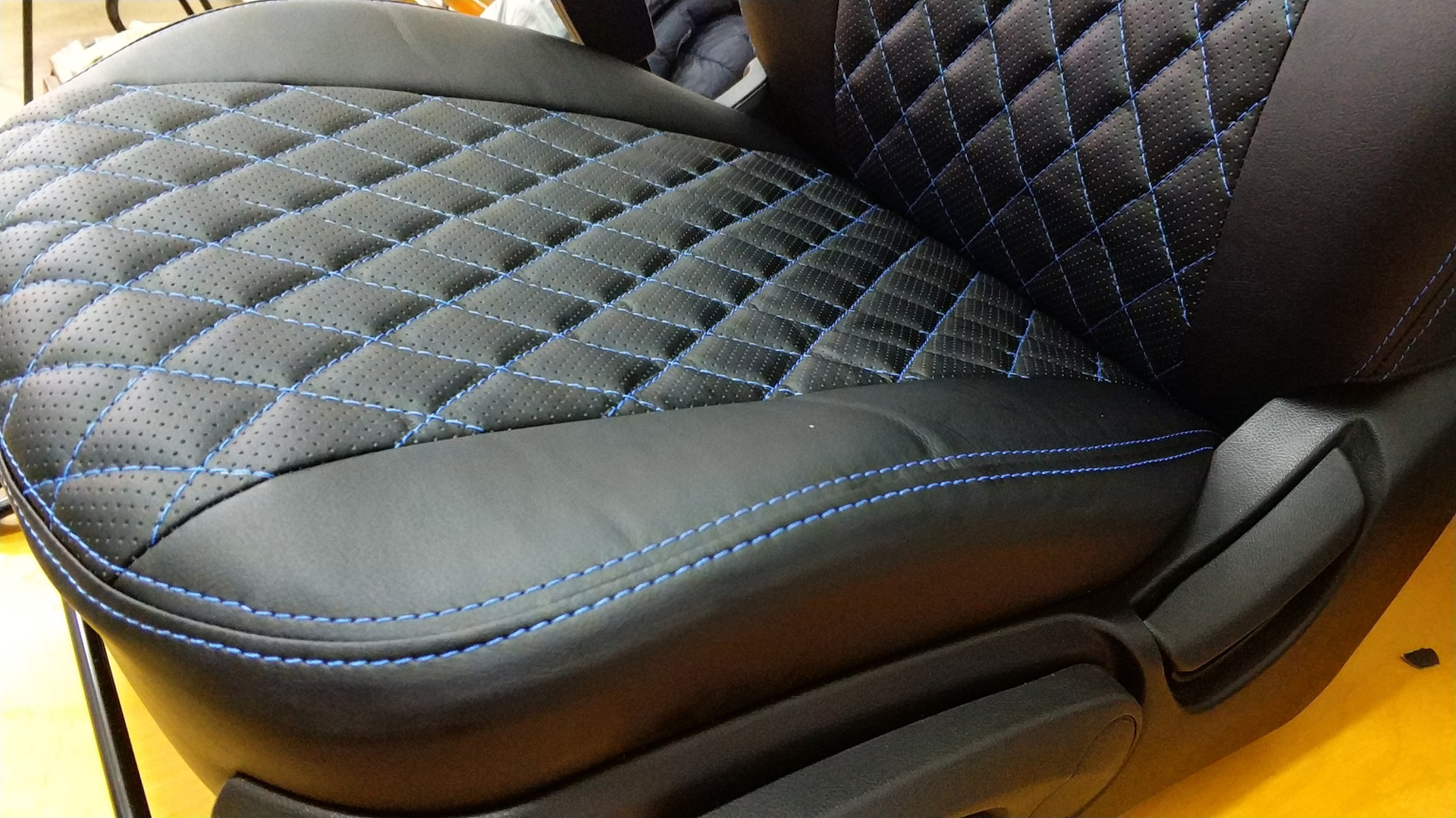 Чехлы На Крету С Синей Строчкой Купить