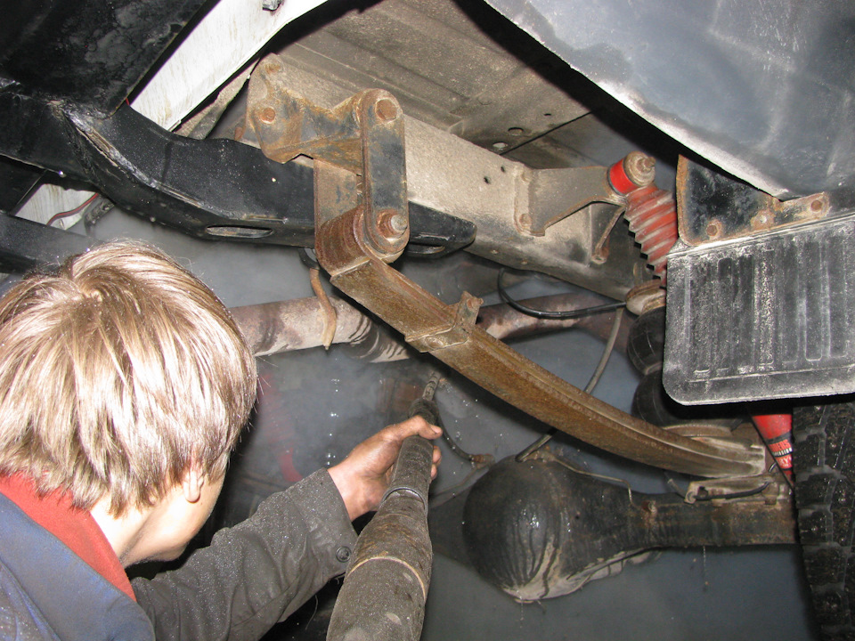 Особое внимание при мойке всяким нишам и надтопливнобаковым пространствам. — ГАЗ Соболь 4х4