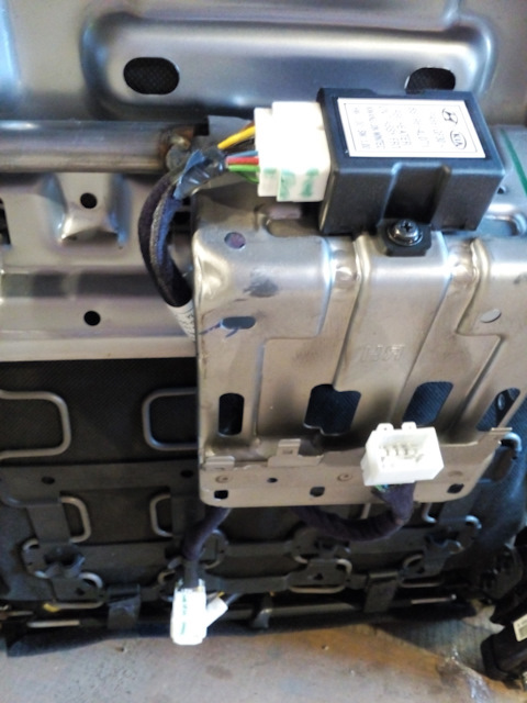 Блок управления подогревом сидений Солярис/Рио. — Hyundai Solaris (1G)