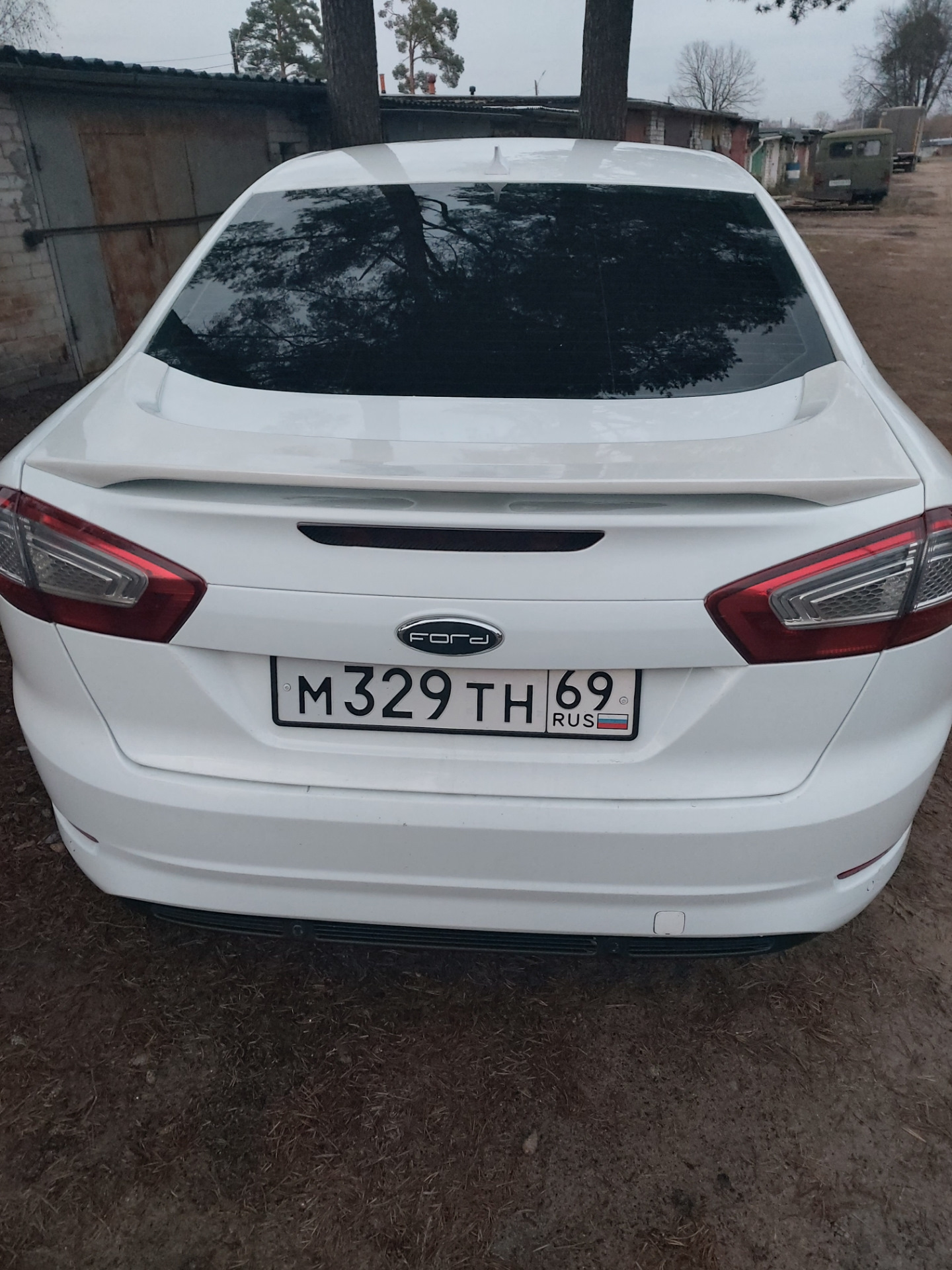 Установка спойлера! — Ford Mondeo IV, 2 л, 2011 года | стайлинг | DRIVE2
