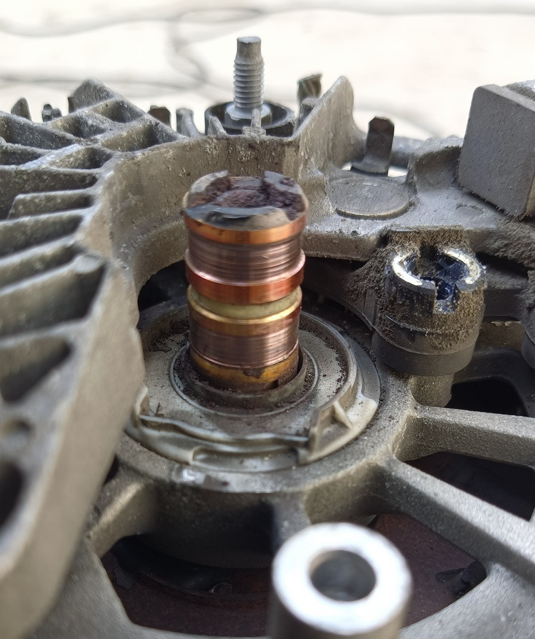 Токосъемные наверное еще до 100 ткм походили бы — Ford Galaxy (Mk III)