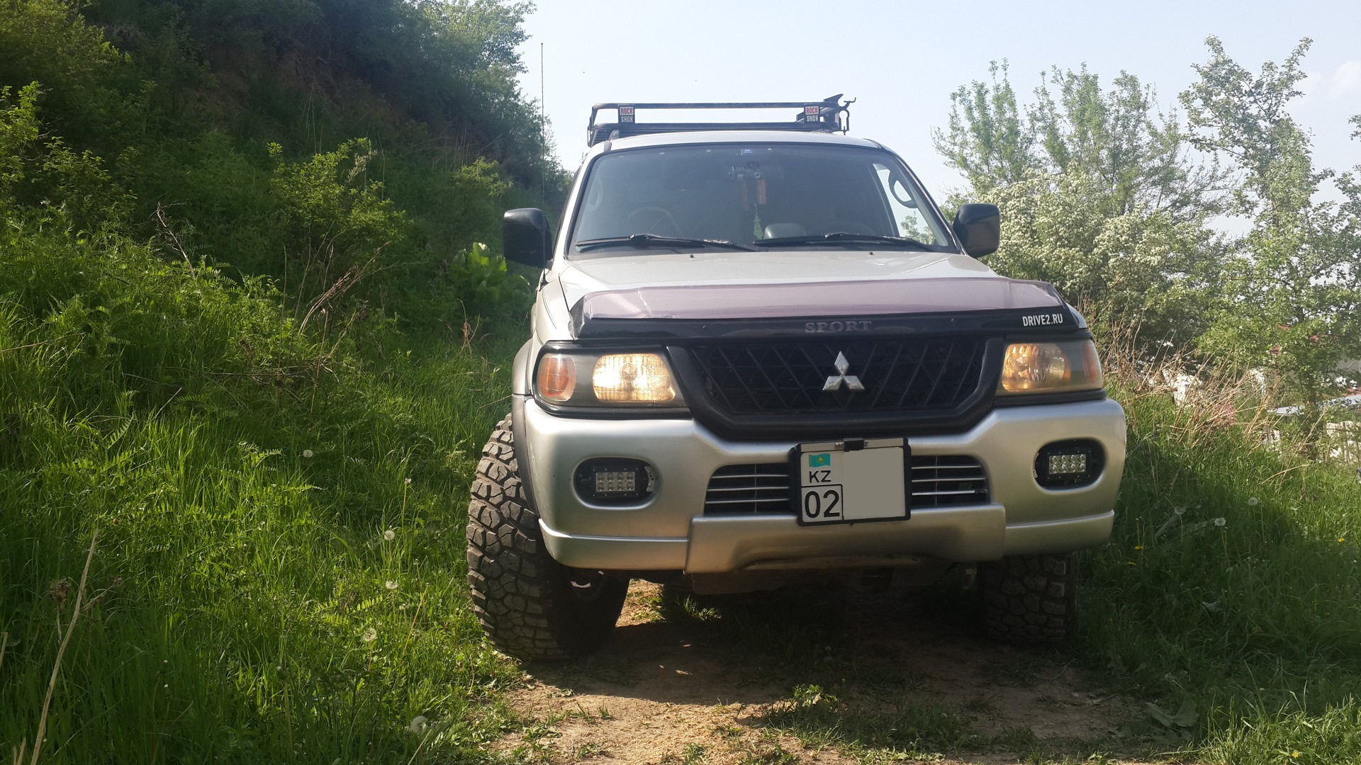 Авито купить митсубиси паджеро спорт. Шноркель для Mitsubishi Montero Sport. Митсубиси Монтеро 3 на грязевых.