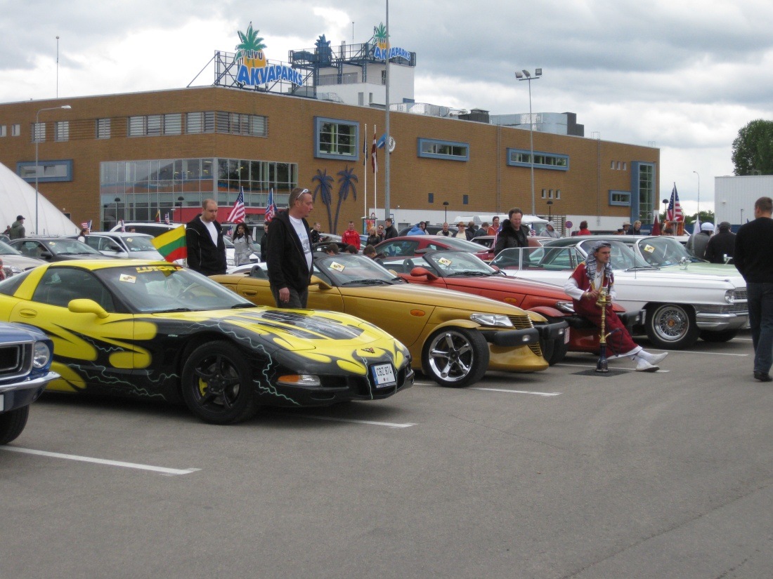 Слет американских машин Юрмала 2009 Пикник — Chevrolet Camaro IV, 5,7 л,  1999 года | встреча | DRIVE2