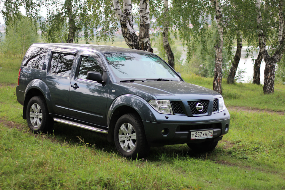 Патфайндер 2. Nissan Pathfinder 2006.