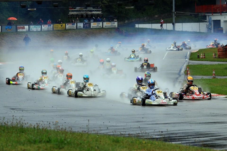 Гонщик из Южно-Сахалинска Александр Смоляр получил приз на чемпионате ...