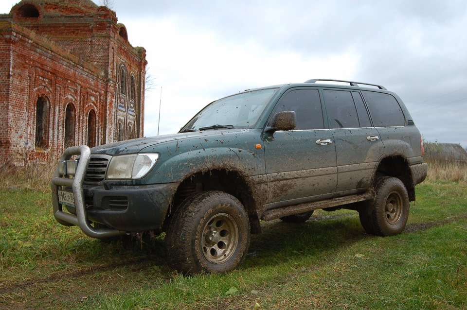 Крузер 100 лифт. Toyota Land Cruiser 100 лифт. Land Cruiser 100 лифт 2 дюйма. Лифт Тойота ленд Крузер 80. Toyota Land Cruiser 100 35 колеса.