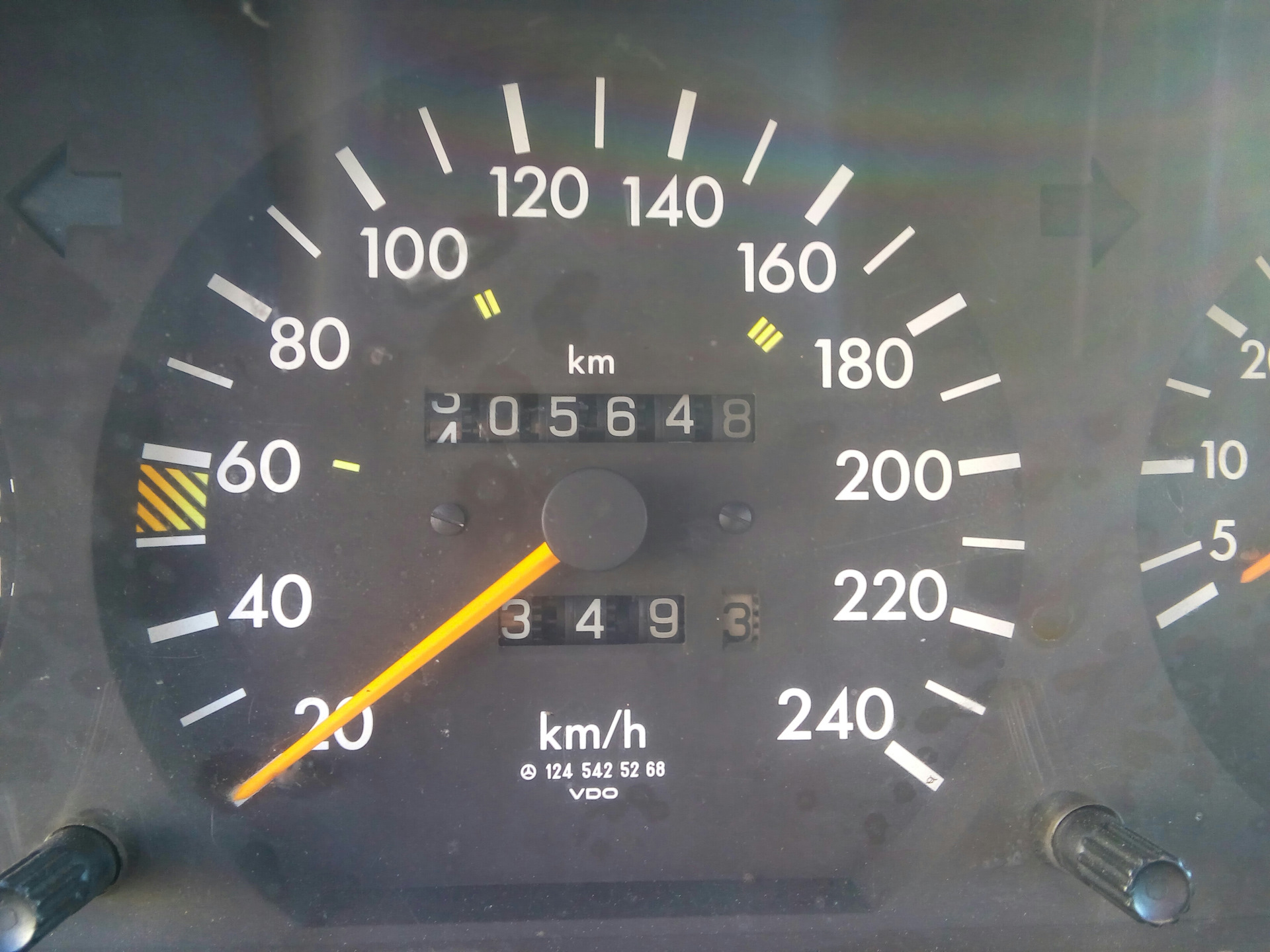 Мерседес 124 спидометр нижние цифры не крутится. Рено сандеро 2 бортовой компьютер. Пробег 124. Mitsubishi lancer 9 приборная панель оптитрон. Пробег 124.