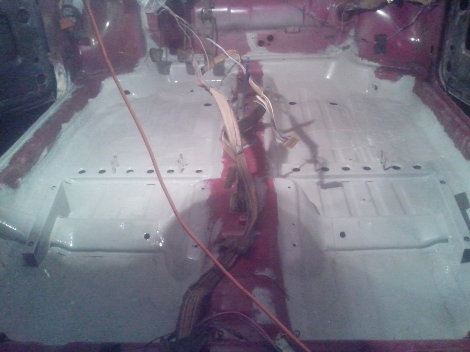 Кузов. Обработка пола от рыжиков. — LADA 21083, 1,5 л., 1999 года ...