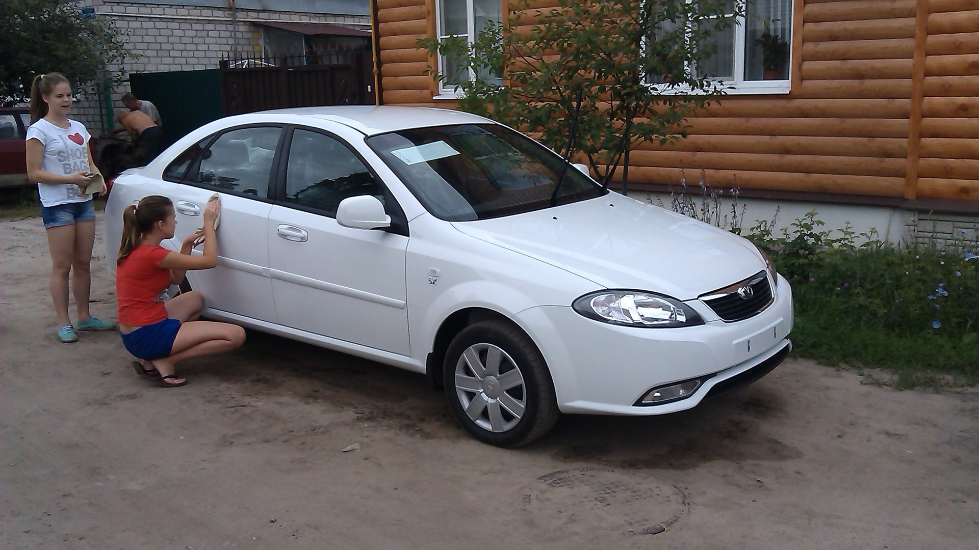 Daewoo gentra отзывы. Део Джентро 2009. Дэу Джентра 2014. Daewoo Gentra 2009. Gentra 1.5.